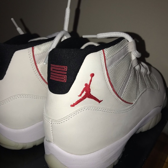 Air Jordan 11 - Picture 6 of 16